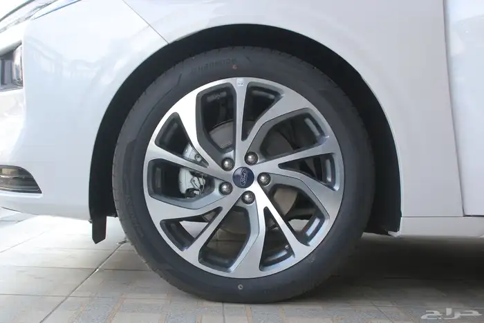 فورد تورس امبيانتي   ترند   تيتانيوم 2025 2026 6