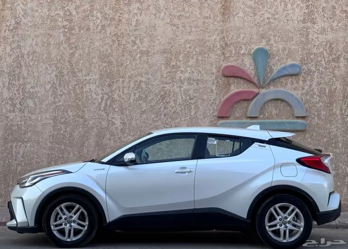 تويوتا هايبرد CHR 2022 اقتصادية بالبنزين 3