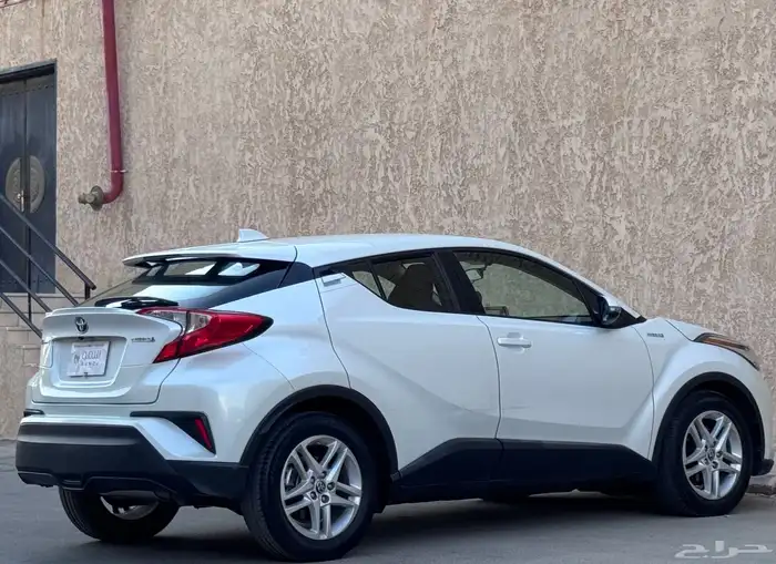 تويوتا هايبرد CHR 2022 اقتصادية بالبنزين 11