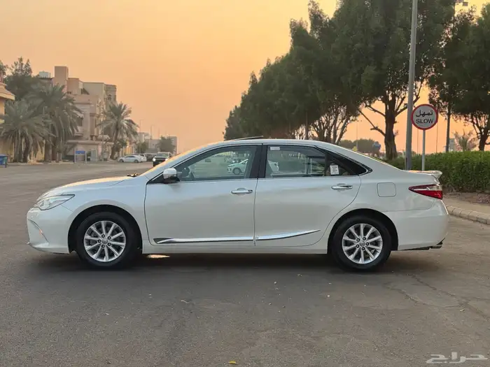 تويوتا كامري 2017 فل كامل GLX ابيض لولي 7