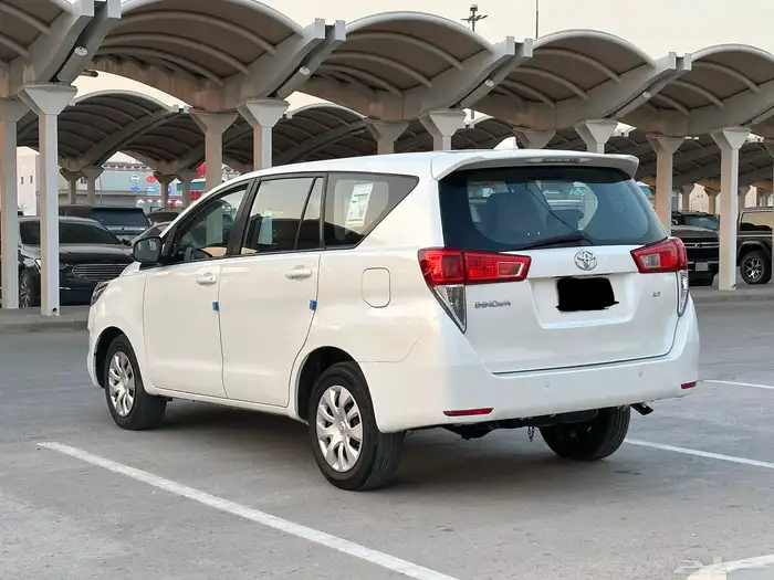 للبيع تويوتا انوفا 2016 ( 7 مقاعد) السعر 44 ألف 9