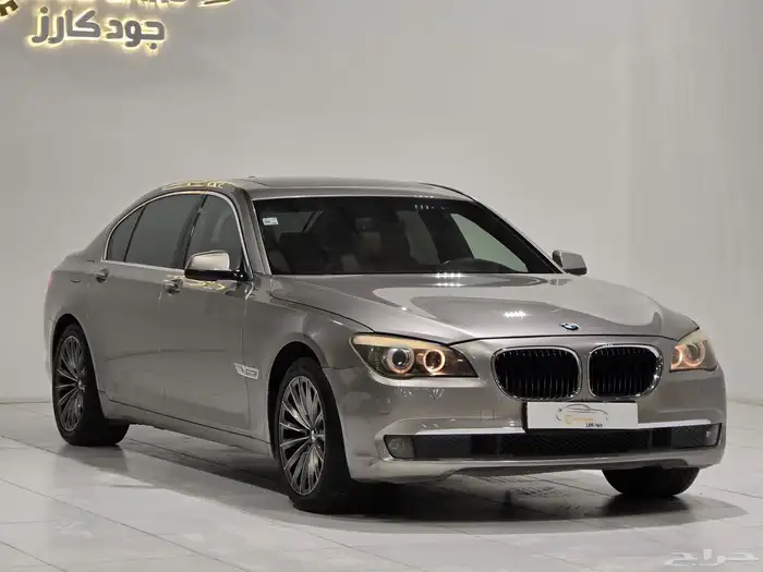 بي ام دبليو 740Li موديل 2011 بحالة ممتازة 5