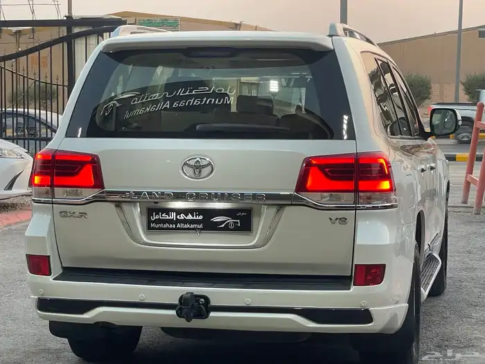 تويوتا لاندكروزر 2017 سعودي فل 9