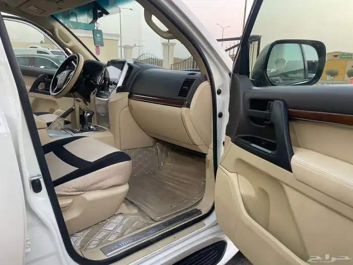 تويوتا لاندكروزر 2017 سعودي فل 15