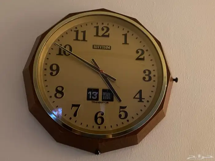 ساعة جدارية قديمة 0