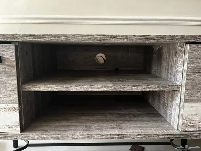 طاولة حالتها ممتازة جد ا 4