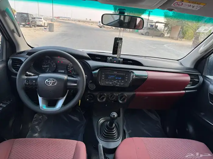 تويوتا هايلوكس GLI 2019 بنزين دبل عداد قليل نظيفه 11