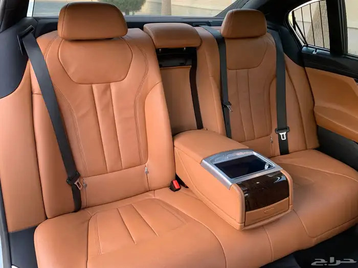 BMW 730i 2020 عداد قليل 35