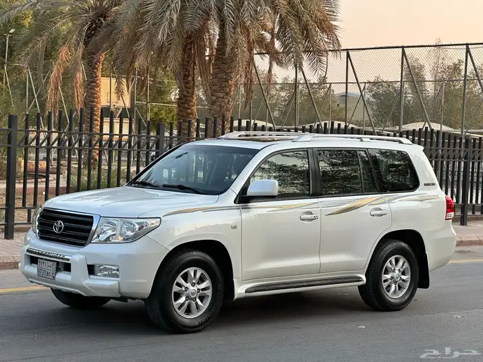 جيب لاند كروزر 2011 1