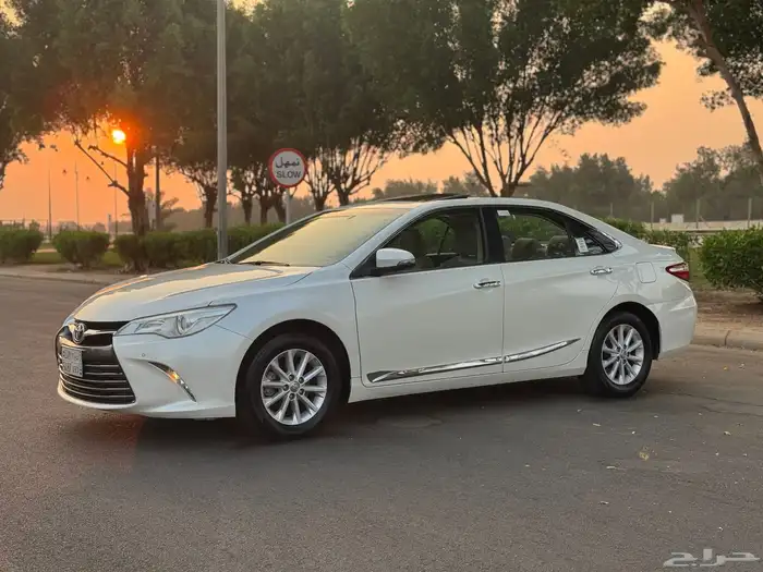 تويوتا كامري 2017 فل كامل GLX ابيض لولي 0