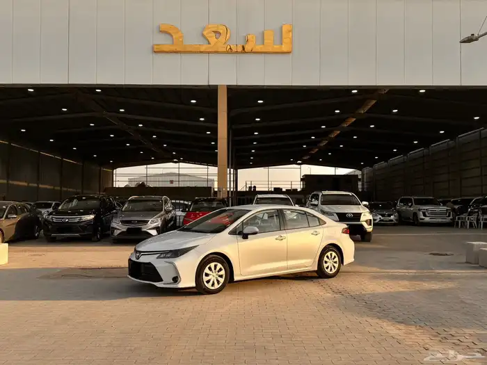 تويوتا كورولا 2023 ابيض 1.5 0