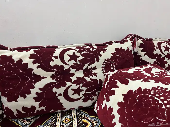 مساند ومراكي مع كرسي حديد وطاولات 6