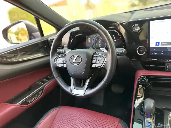 لكزس NX350h شبه جديده ماشيه 16 الف فقط بحاله الوكاله 18