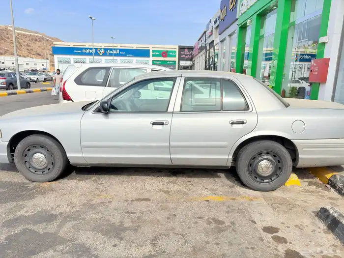 فورد كراون فكتوريا 2003 8