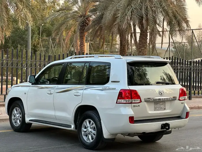 جيب لاند كروزر 2011 7