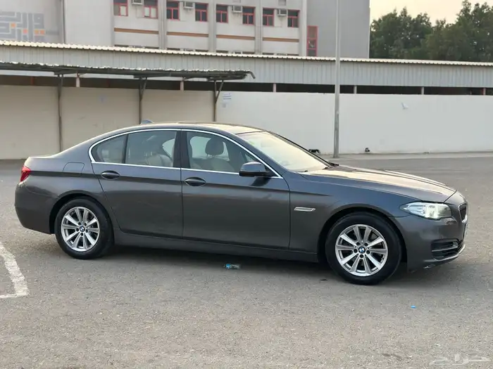 bmw 520i 2016 ممشى قليل نظيف جدا 8