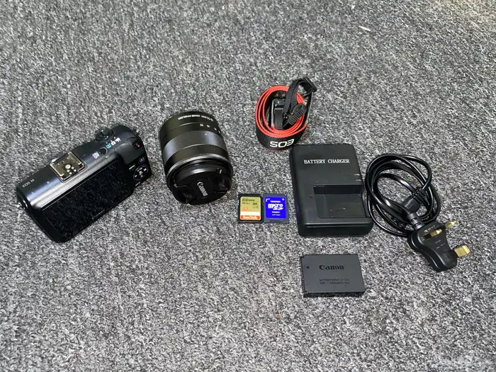 كاميرا Canon EOS M الجيل الاول 0