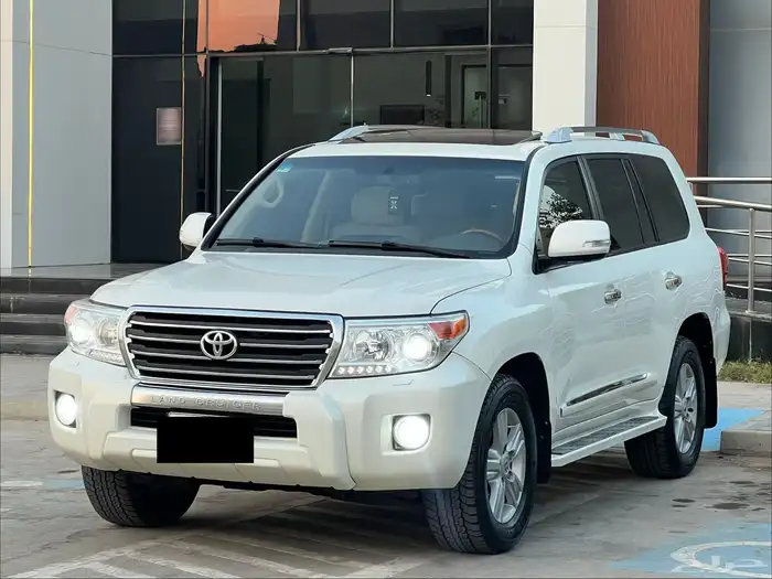 تويوتا لاندكروزر 2014 GXR (بدي وكالة) 3