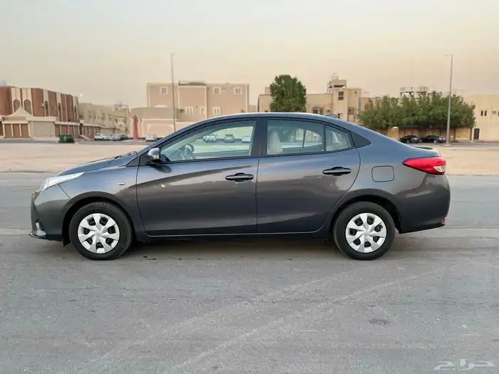 للبيع تويوتا يارس 2022 3