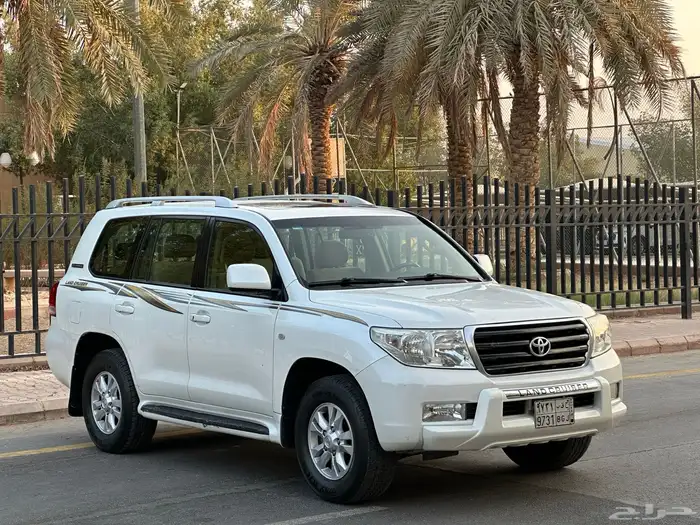 جيب لاند كروزر 2011 2