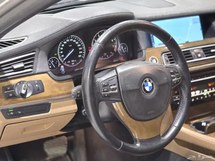 بي ام دبليو 740Li موديل 2011 بحالة ممتازة 16