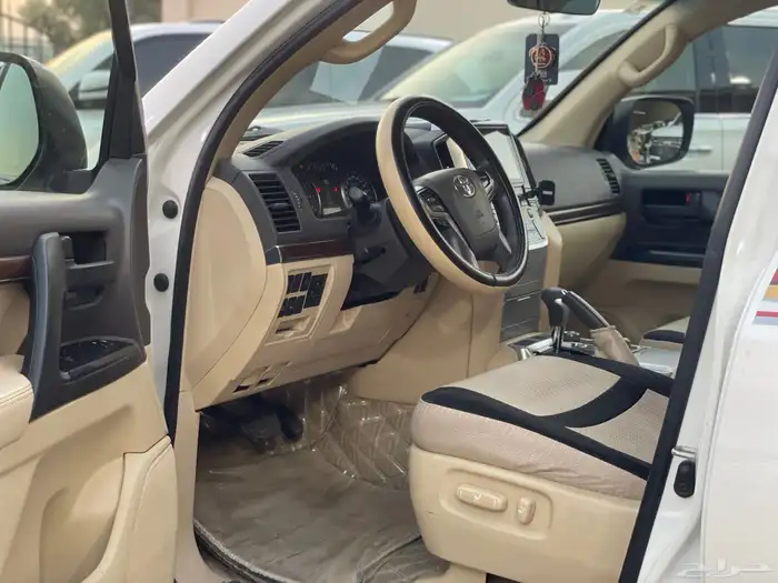 تويوتا لاندكروزر 2017 سعودي فل 11