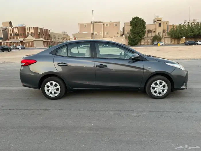 للبيع تويوتا يارس 2022 2