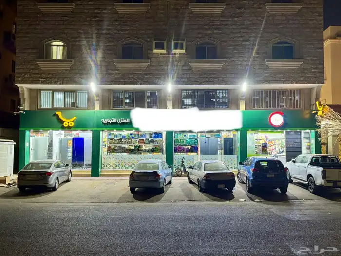 سوبر ماركت للتقبيل مع السجل مساحه 250 متر 4 فتحات 0