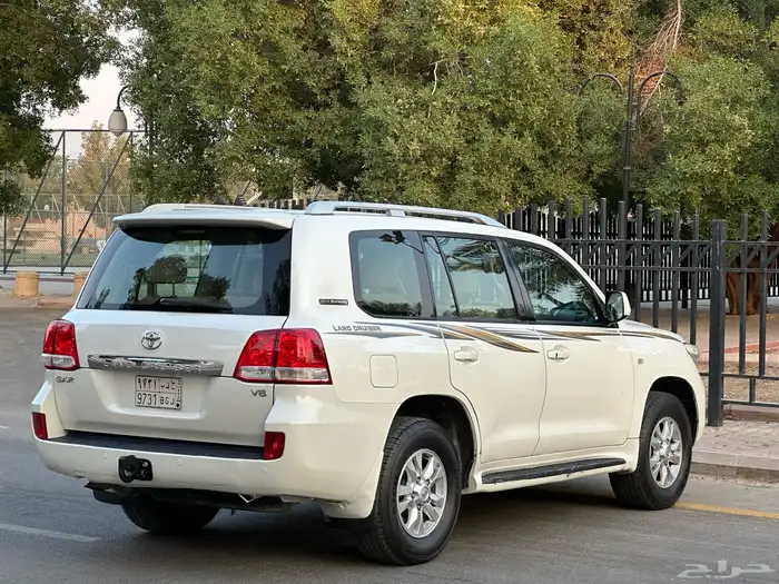 جيب لاند كروزر 2011 9