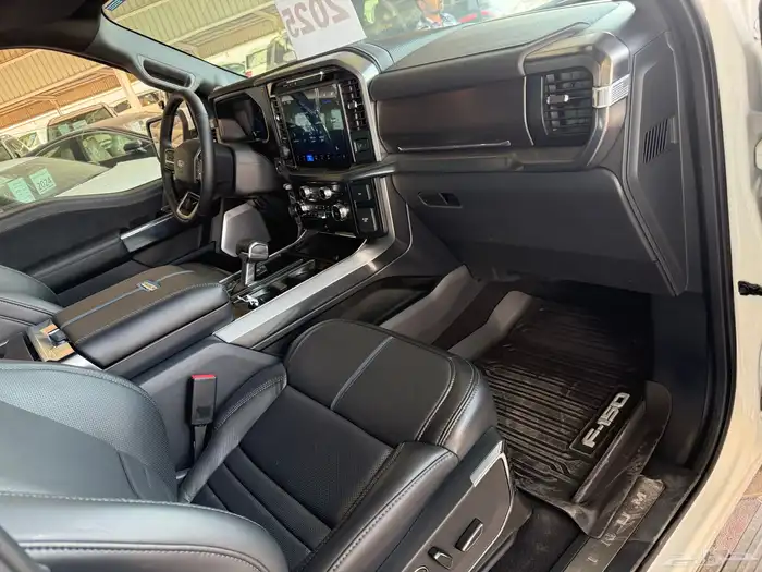 فورد F150 غمارتين بلاتينيوم فل موديل 2025 24