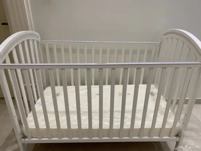 سرير أطفال خشب مع مرتبة 1