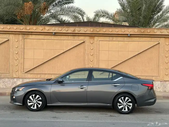 نيسان التيما 2022 نص فل نظيف للبيع بطاقة جمركية 1