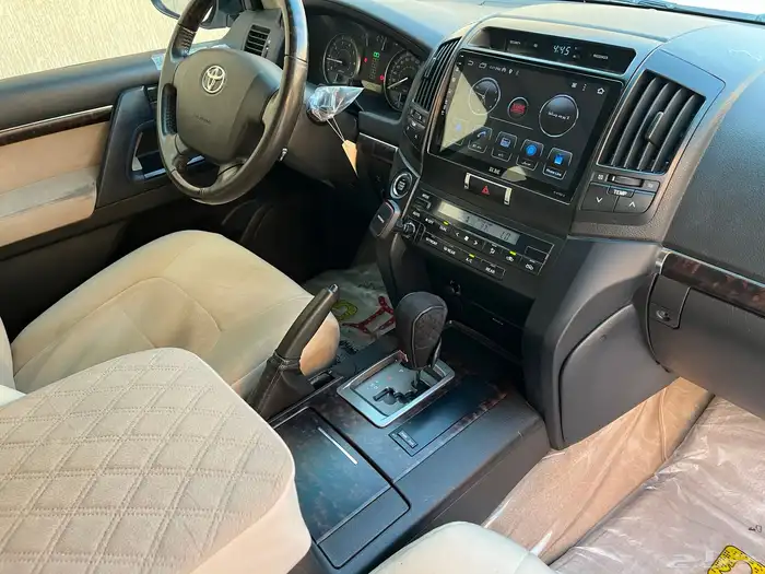 للبيع لاندكروزر 2010 نظيف جدا 13