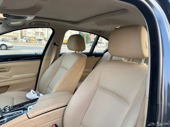 bmw 520i 2016 ممشى قليل نظيف جدا 32