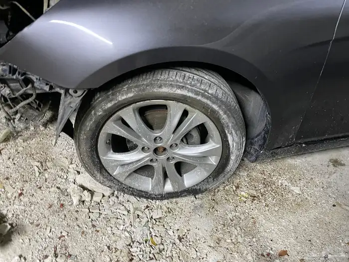 سوناتا 2013 قطع غيار فقط 8