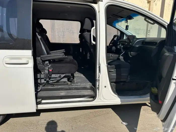 فان استاريا هيونداي 2023 7