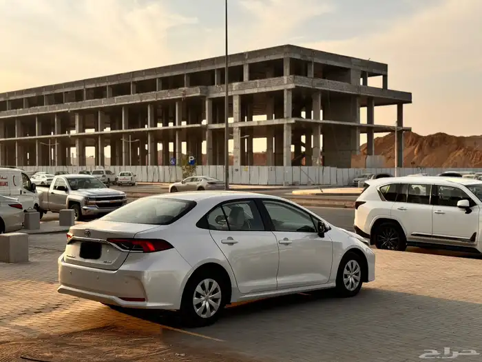 تويوتا كورولا 2023 ابيض 1.5 5