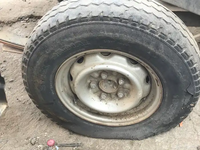 للبيع جنوط مقاس 14 هايلكس 88 طقم 2