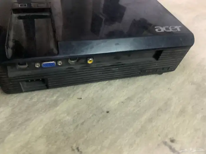 برجكتر سطوع 2700ونسبه تباين 4000 1