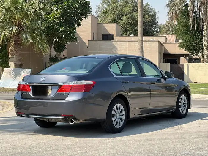 هوندا أكورد 2013 ممشى قليل ستاندرد نظيف جدا 17