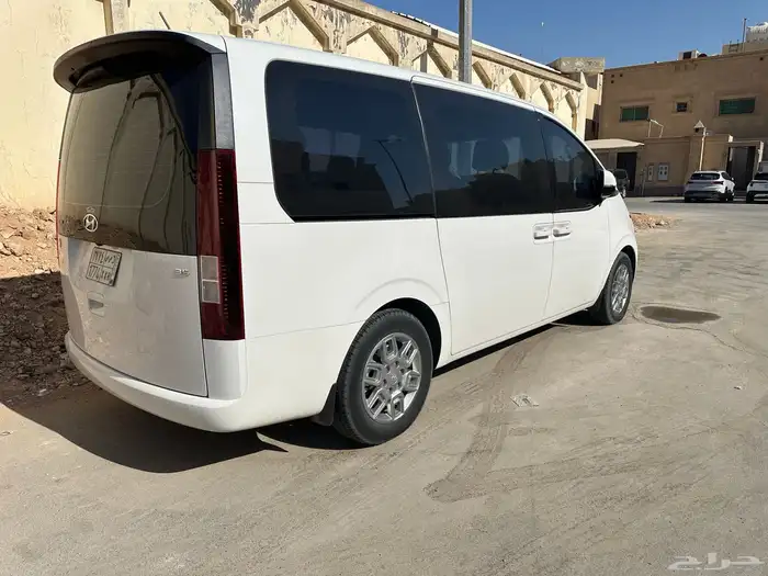 فان استاريا هيونداي 2023 9