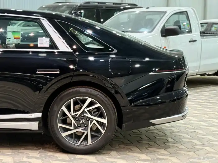 ازيرا 2025 كلاسيك و اكسلوسيف و بريميوم و كالجرافي 7