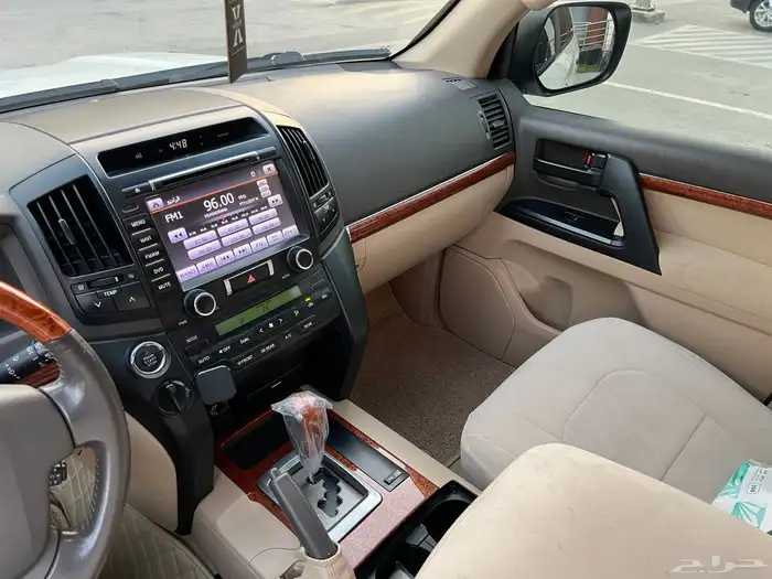 تويوتا لاندكروزر 2014 GXR (بدي وكالة) 13