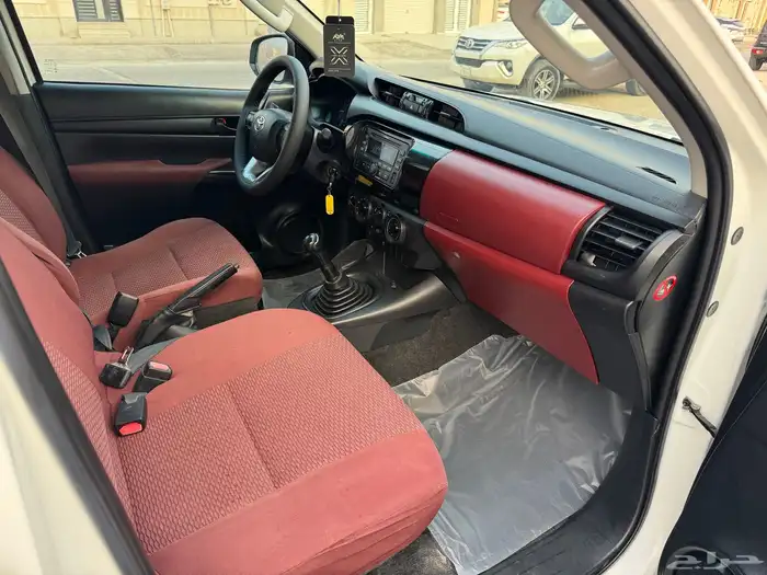 تويوتا هايلوكس GLI 2019 بنزين دبل عداد قليل نظيفه 10