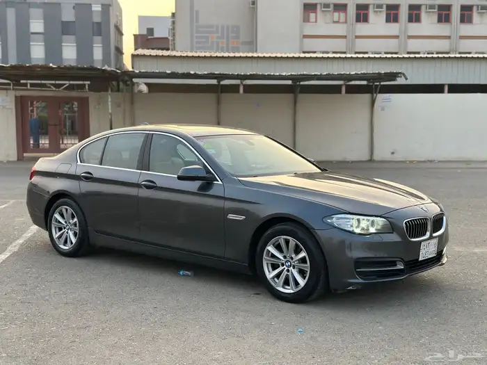 bmw 520i 2016 ممشى قليل نظيف جدا 7