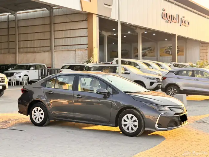 تويوتا كورولا 2024 رمادي 2.0 4