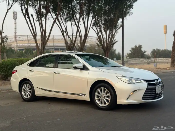 تويوتا كامري 2017 فل كامل GLX ابيض لولي 2