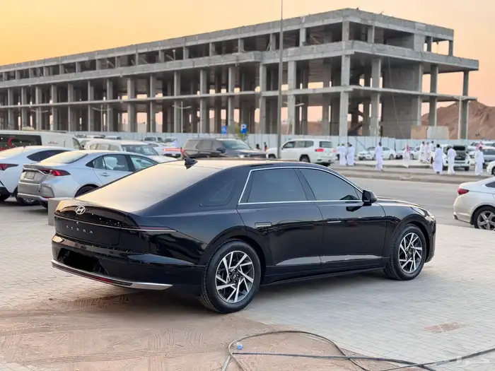 هيونداي ازيرا اكسلكوسف 2024 اسود 6