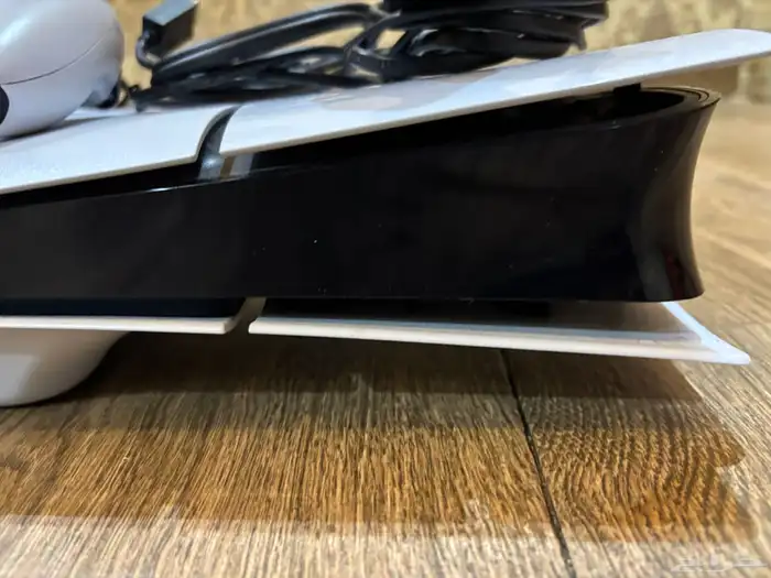 سوني 5 للبيع والله نظيف م شغلتو إلا ثلاث مرات ون تيرا بشريط 4