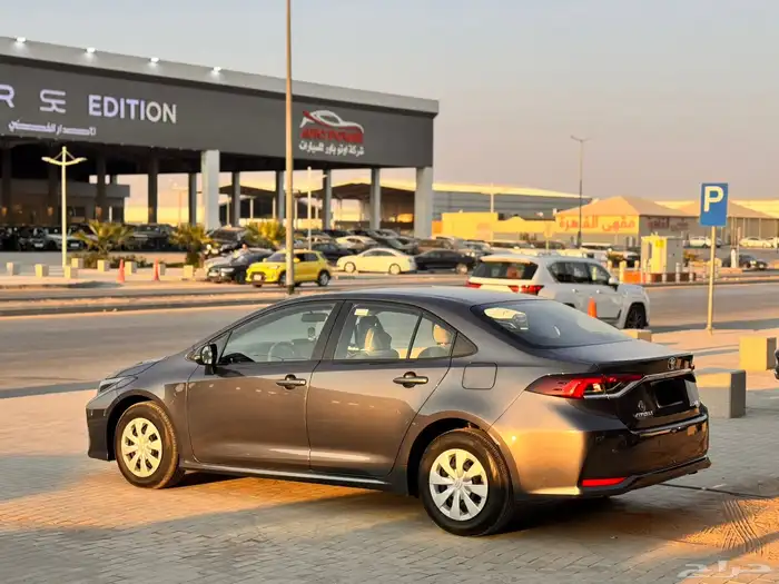 تويوتا كورولا 2024 رمادي 2.0 7